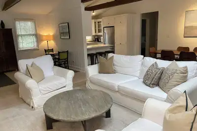 Image de 4-bedroom house in charming Wainscott walking distance to the beach