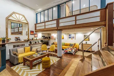 Image de Appartement refait à neuf avec une décoration unique en souplex