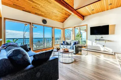Image de Panoramic Ocean Front View, 5 Br full Bath- Renovated Whole House in White Rock