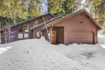 Image de Peaceful Mountain Retreat, Tahoe Donner, Sleeps 8, 31-Night Min