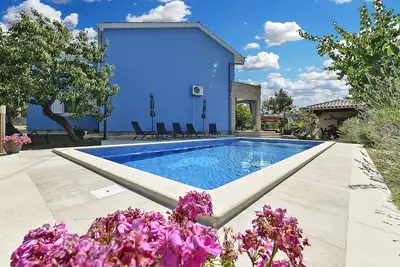 Image de Apartment 2399/160965 (Istria - Rakalj), 800m from the beach