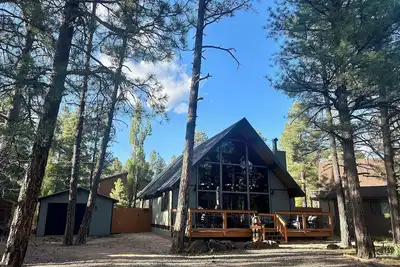 Image de Out of Office: Cozy A-frame cabin in the pines near trails and adventure!