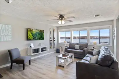 Image de Top Rated, Water Front Condo at Mm19 Amazing Views! Prime location! Boat slip!