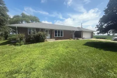 Image de Stargaze & Soak! Private Acreage with Hot Tub, Firepit & Chickens
