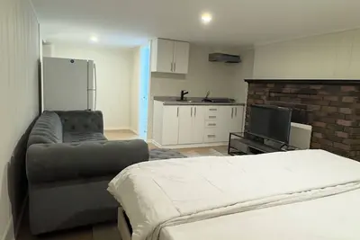 Image de Cambridge Private Basement | Full Kitchen, Bathroom & Comfort