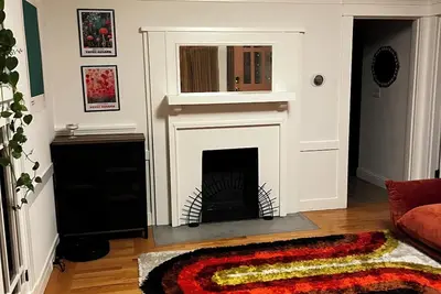 Image de Charming, private 3br cottage with WiFi, A/C, full washer & dryer in Oakland