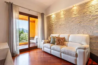 Image de À 5 min de la mer | Appartement moderne près de Cagliari avec balcon