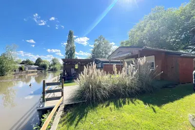Image de Maison de vacances confortable au bord de l'eau