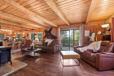 Image de Cozy 4-bedroom cabin with WiFi, Ac in charming Garden Valley