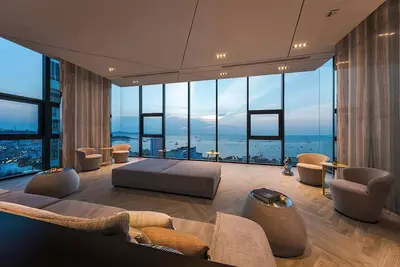 Image de Condo au centre de Pattaya avec piscine à débordement