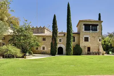 Image de Mas Joanmiquel, Mas Joanmiquel - Masía del siglo Xvi con bosque privado