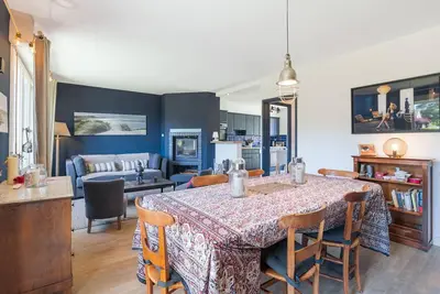 Image de Maison spacieuse avec jardin et animaux admis