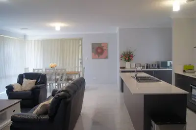Image de Spacious 4 Bedroom Baldivis Home - Can Sleep Up to 8 Guests!