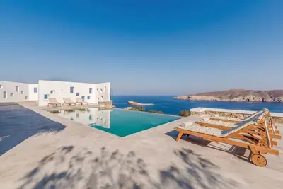 Image de Thrilling Beachfront Mykonos Villa |.