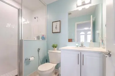 Image de New Luxury 4 bedroom home in quite neighbourhood, Close to 401/407/412.