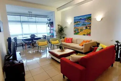 Image de 3br Bayfront, Safe & Vibrant!