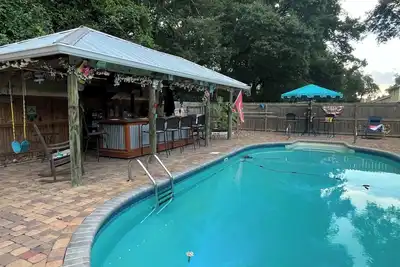 Image de Private Oasis with Pool & Tiki Bar