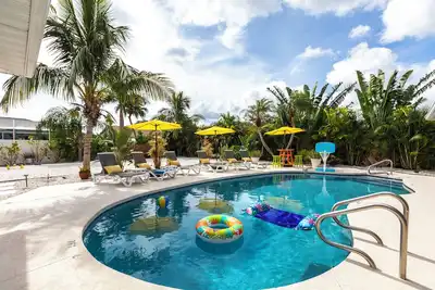 Image de Private Heated Pool + 4bdr + Ami Beaches + Img + Yard Games + Outdoor Bar + More