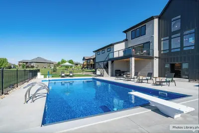 Image de Spacious Luxury Retreat – Private Pool, Gym, 5 Ensuite Bedrooms