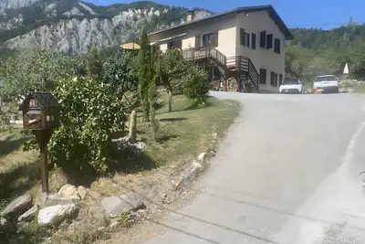 Image de Maison de Vacances 'Grand Chalet Jourdan' avec Vue sur la Montagne, Terrasse Privée et Wi-Fi