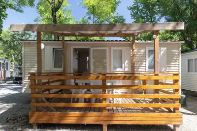 Image de Mobil-home 'Mobil-home C - 1-4 Pers' avec piscine commune, terrasse privée et jardin commun