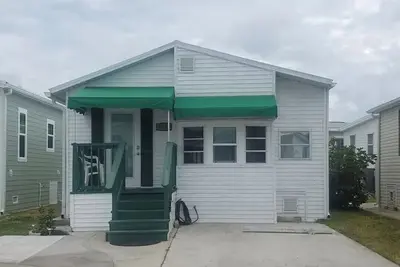 Image de Charming bungalow with private comm. access to the beach in serene Jensen Beach