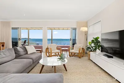 Image de Tranquility Beach House - Absolute Waterfront