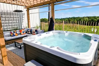 Image de Lorraine's Loft - Hot Tub Get Away. Stunning countryside Views!