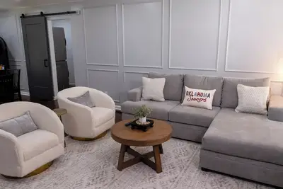 Image de The Crimson Rose - newly renovated! 3 bed/2 bath, walking distance to Ou campus