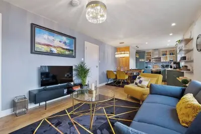 Image de Boutique Beachside Apartment with Jacuzzi Bath