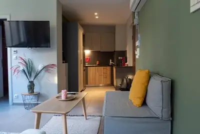 Image de A Luxury apartment in the heart of athens, with Acropolis View. Enjoy the city.