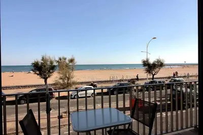 Image de Appartement confortable en front de mer pour 4 per