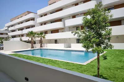 Image de T2 avec Terrasse & Piscine à 300m de la Plage