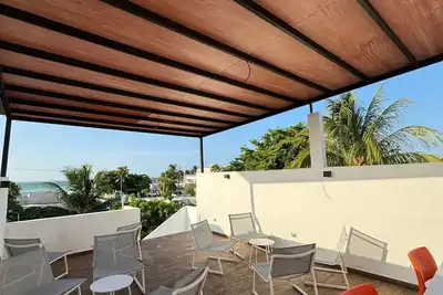 Image de Apartamentos 31 - Comfort, style and location just one block from the sea
