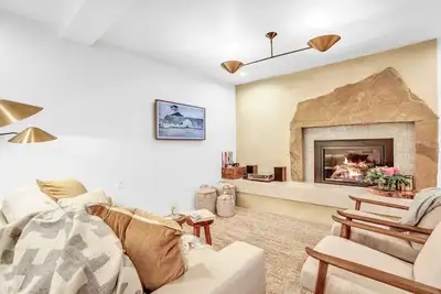 Image de Peaceful Ranch Retreat Overlooking Mustangs w/ Full Kitchen & Fireplace