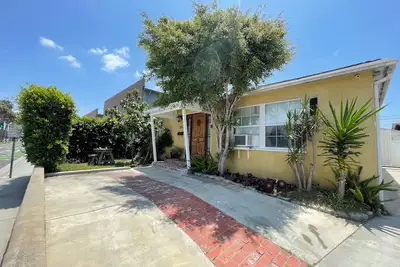 Image de Charming 2-bedroom house, 1. 7miles from Manhattan beach pier with WiFi, Ac