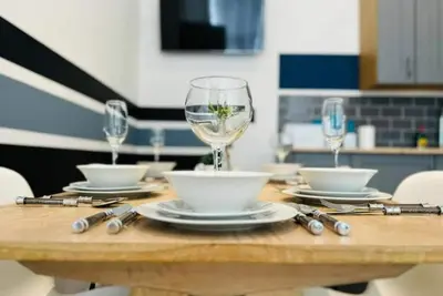 Image de 3br Ensuite Apt|Parking|Wifi| Ideal for contractors| Long-term Discount Applies