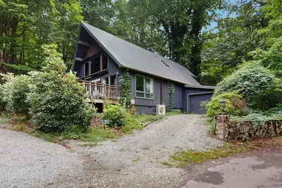 Image de Dog-friendly A-frame chalet close to hiking, skiing and fishing