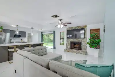 Image de Swim & Hike: Crystal River Retreat w/ Yard!