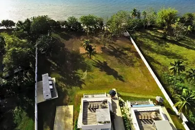 Image de Beach House Wood w/private pool, WiFi, kayak, full A/C.