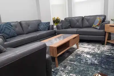 Image de Modern 3-bedroom 2. 5 Bathroom house with Garage Parking and experienced host.