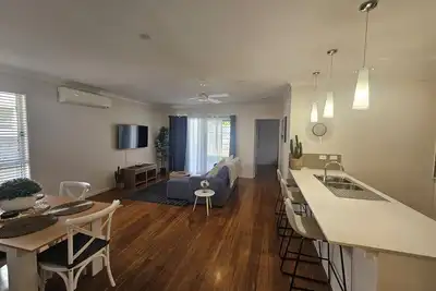Image de 2 min walk Westfield North Lakes, 711 Kfc Adjacent, 45m Train to Bne Cbd
