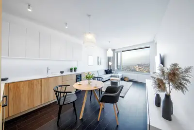 Image de SkyPark—25th Floor & Castle View • Parking