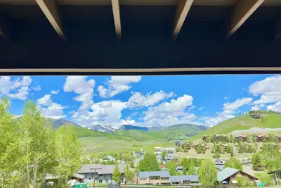 Image de Ski-In 2br Condo: Fireplace, Hot Tub, Walk to Lifts Paradise Condos