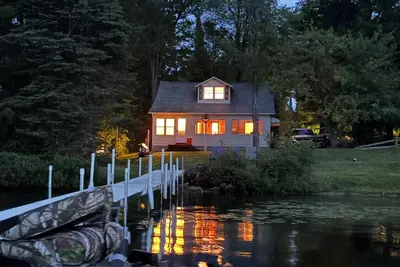 Image de Stunning lakefront sunsets. Beach. Dock. Orv. Fishing. WiFi. Memories.