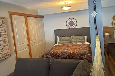 Image de Cozy 1-bedroom condo in charming Panorama with fitness room, WiFi