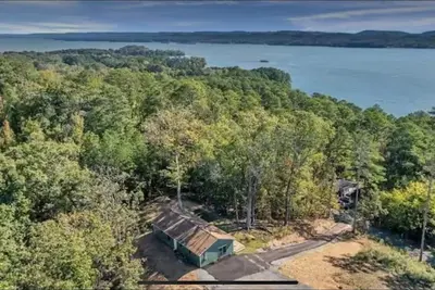 Image de Rest & Repeat Comfy Cosey - Charm Lake Guntersville