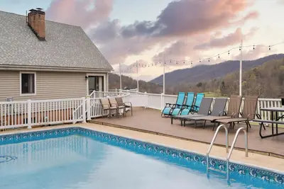 Image de Secluded Cabin– Pool w/ Mountain Views