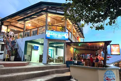 Image de Beautiful, spacious, resort on the beach front.