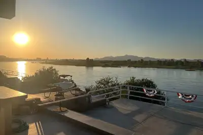 Image de Spacious Waterfront Property on The Colorado River with your own Dock and Beach!